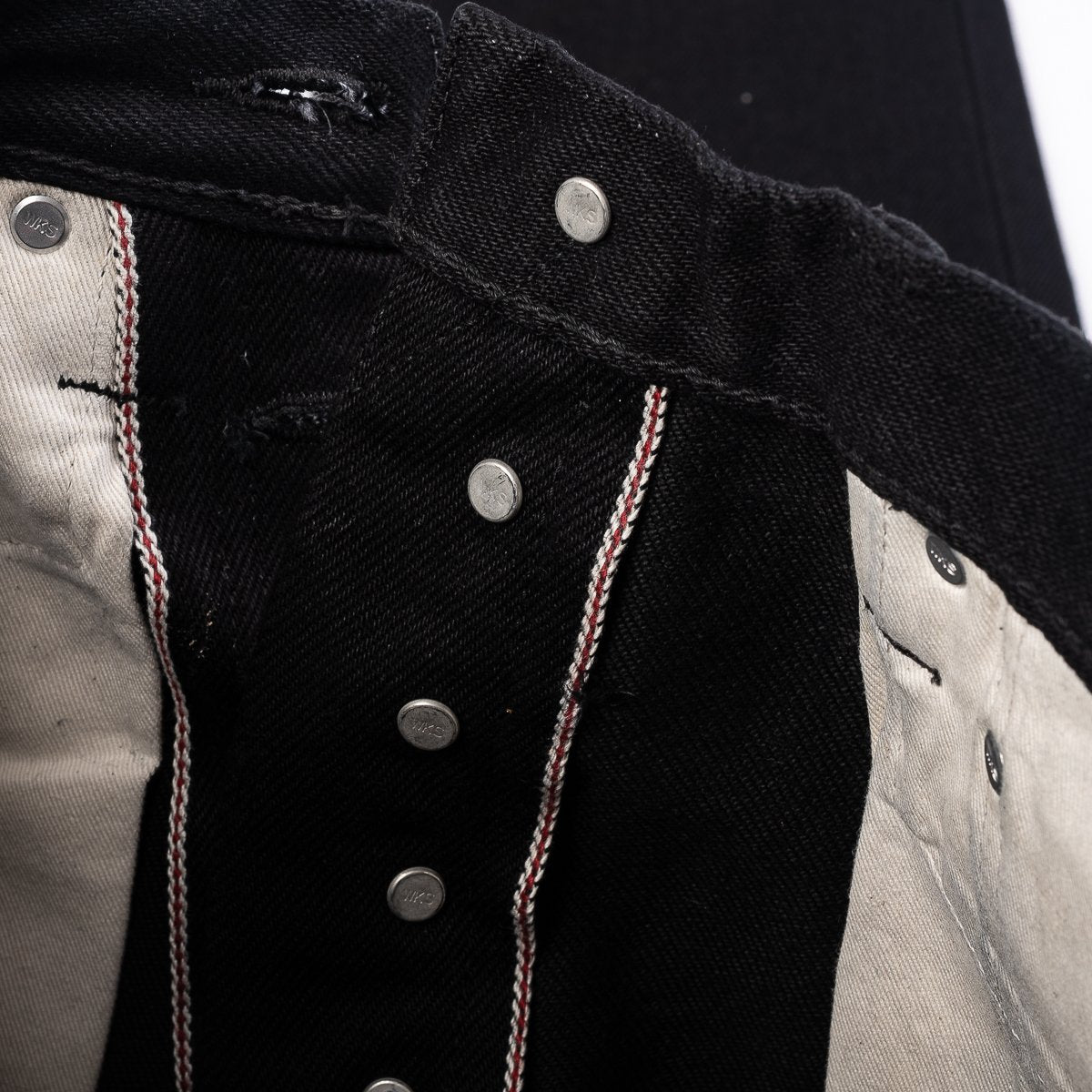IH-888S-SBG 21oz Selvedge Denim Medium High Rise Tapered Cut Jeans Superblack Fades To Grey Fly Detail